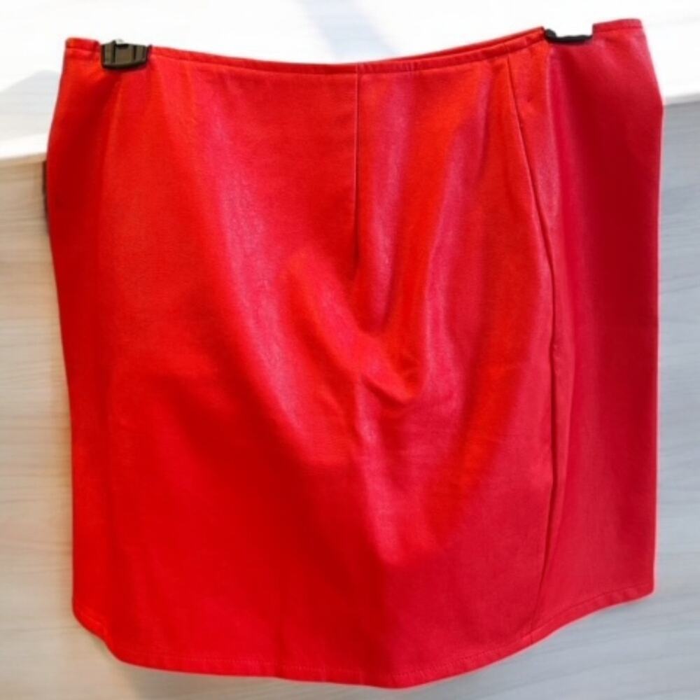 Windsor Women's Red Faux Leather Skirt - Like New - Size Small